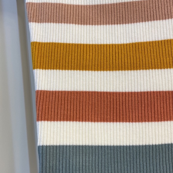 Crop top - Picture 2 of 3